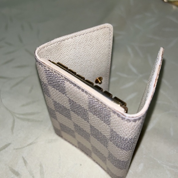 Louis Vuitton Damier Azur 6 Key Holder - Picture 10 of 16